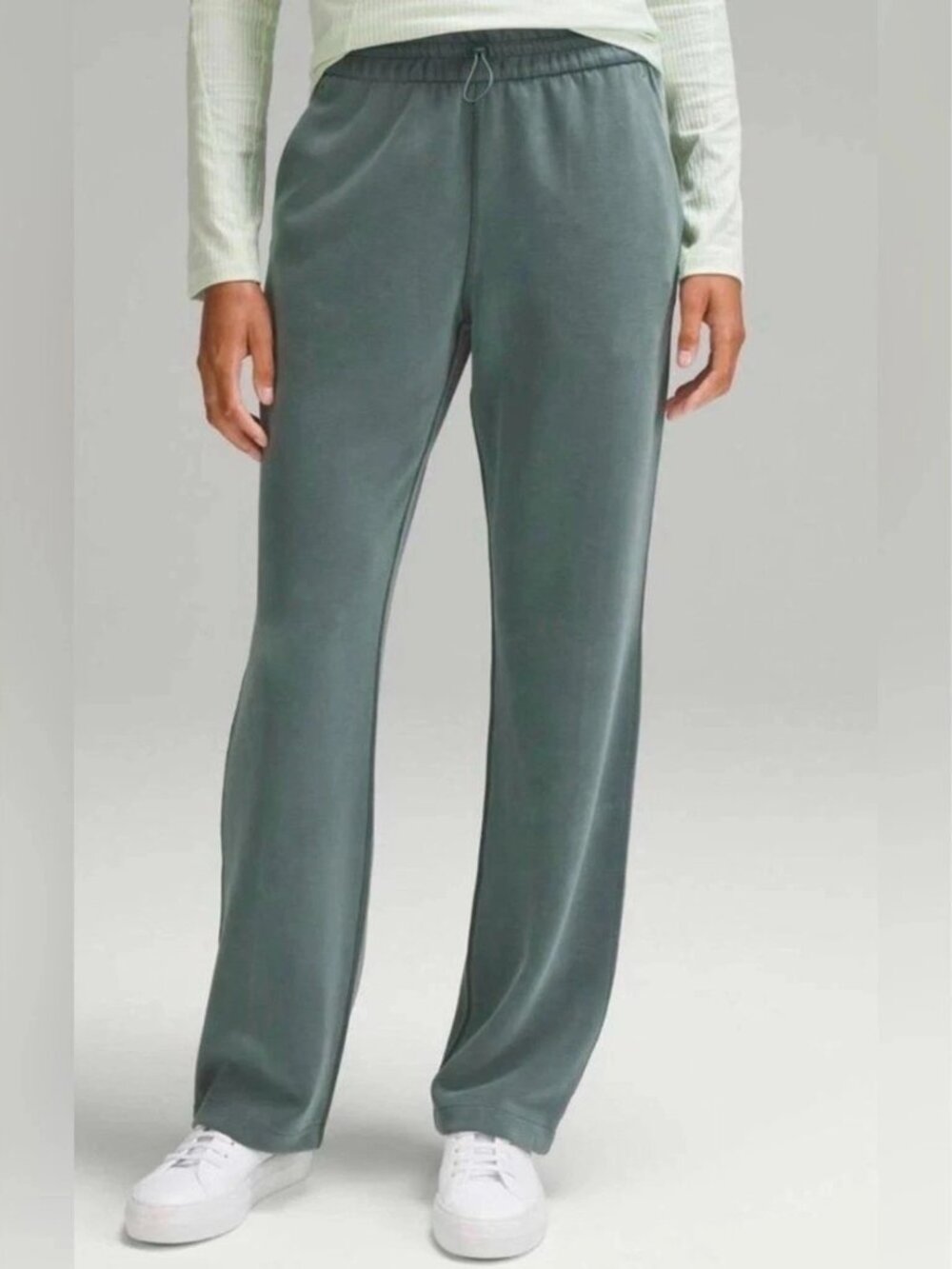 Lululemon Softstreme High Rise Straight leg Pant; Size 4 Dark Forest